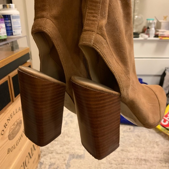 Soft Suede Aldo Heels (8.5/39) - Picture 2 of 5